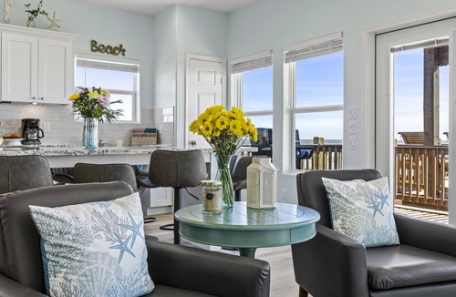 Port Bolivar House | Beachfront | Spacious, Pet-Friendly & Relaxing