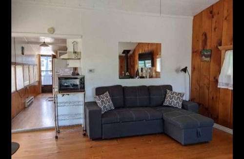 Central Elgin Cottage | Beachfront Spectacular Property Directly on a Private Beach in Port Stanley