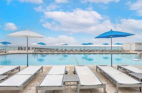 Sunny Isles Beach Apartment | Beachfront Studio w/Pool & Gym | Sunny Isles