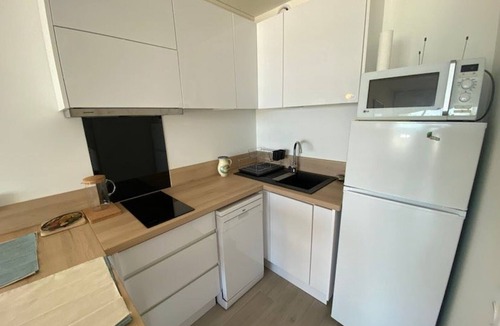 Marseillan Plage Apartment | Beachfront studio, large fridge, dishwasher, washing machine, private parking