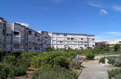 Sete Apartment | Beachfront studio cabin with air conditioning and private parking in Sète