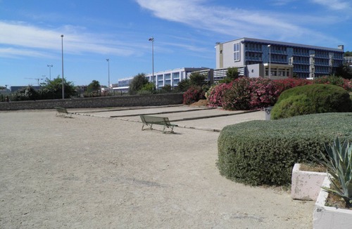 Sete Apartment | Beachfront studio cabin with air conditioning and private parking in Sète