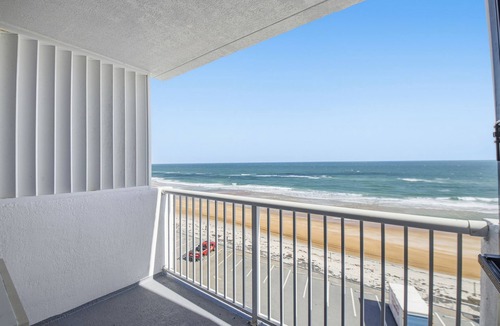 Ormond Beach Apartment | Beachfront Studio | Kitchen + Pool & Picnic Area