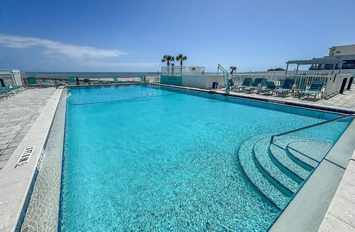 Ormond Beach Apartment | Beachfront Studio | Kitchen + Pool & Picnic Area