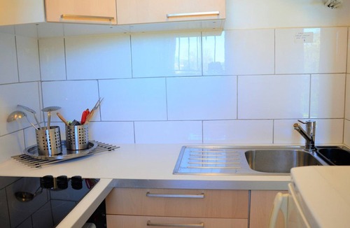 Le Lavandou Apartment | Beachfront studio with terrace and cleaning included