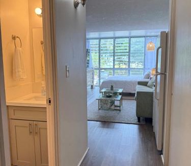 Punaluu Apartment | Beachfront studio with King Bed, WiFi and Free-Parking