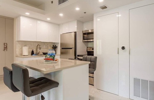 South Pointe Condo | BEACHFRONT Stunning 2 Bed 2 Bath w/Free Parking