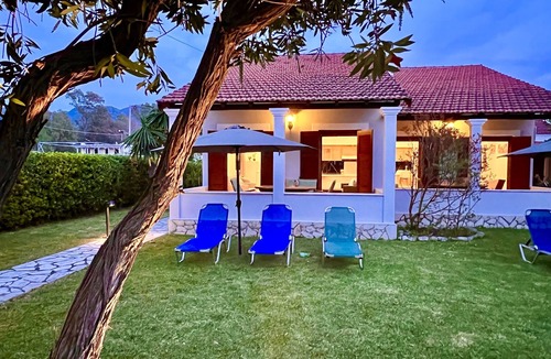 Acharavi Apartment | Beachfront Suite GardenMare 2