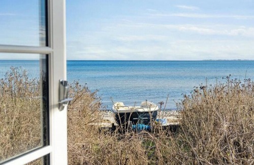 Hesselager House | Beachfront summerhouse with amazing view and peace