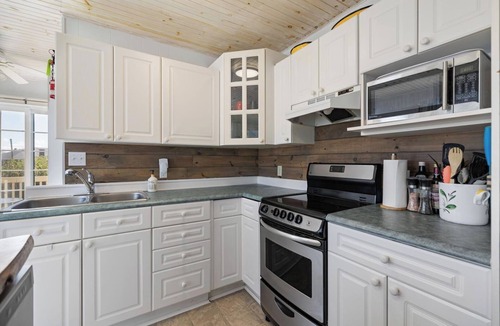 Savage Harbour Ski Chalet | Beachfront Sunrise Cottage - A haven of peace by the sea with breathtaking views