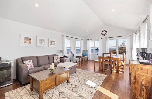 Savage Harbour Ski Chalet | Beachfront Sunrise Cottage - A haven of peace by the sea with breathtaking views