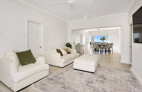 Wamberal Apartment | Beachfront Sunrise in Wamberal