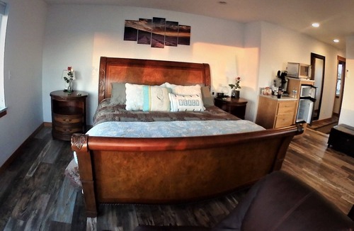 Sequim Bed & Breakfast | Beachfront Sunset Room 2 @ Banana Belt Dreams