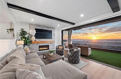 Mission Beach House | Beachfront Sunset