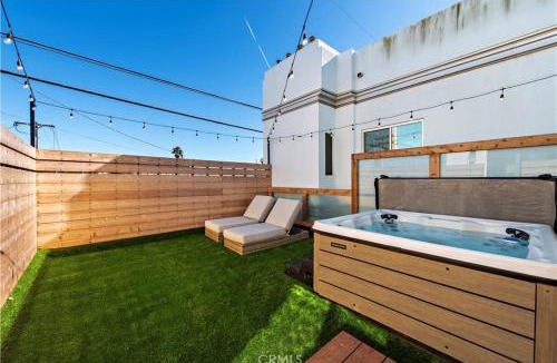Mission Beach House | Beachfront Sunset
