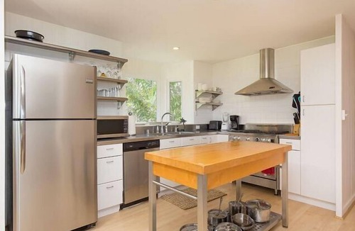 Haleiwa House | Beachfront | Sunsets & Sea Turtles