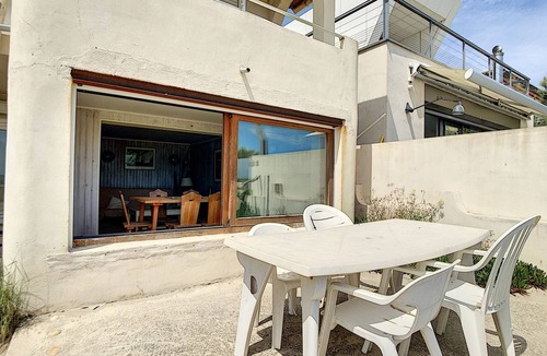 Carnon-Plage Apartment | Beachfront T4 Apartment with Terrace and Parking in Carnon