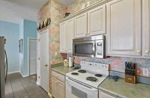 Laguna Beach Estates House | Beachfront Townhome! West End PCB. 3 Bedrooms Sleeps 10!