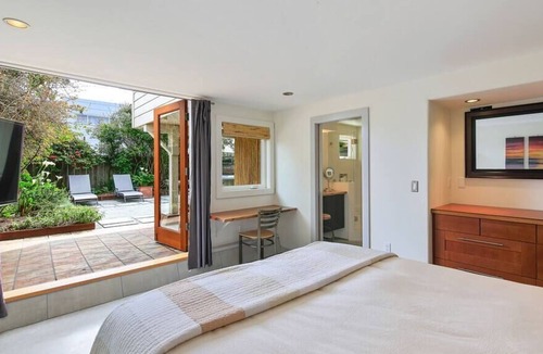 Outer Sunset House | Beachfront urban Oasis - 6 beds, hot tub