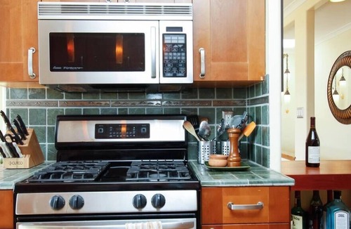 Outer Sunset House | Beachfront urban Oasis - 6 beds, hot tub