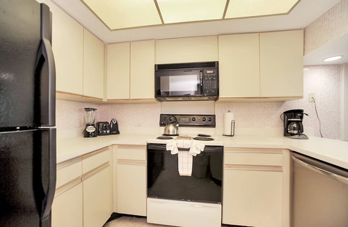 Golden Beach Estates Condo | Beachfront Condo w/Pool & Balcony in FL