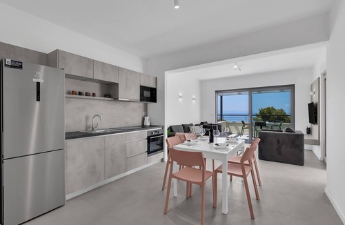 Donja luka Apartment | Beachfront Vacation Apartment in Makarska, 2 Bedrooms, Balcony, Elevator