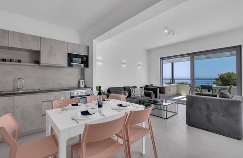 Donja luka Apartment | Beachfront Vacation Apartment in Makarska, 2 Bedrooms, Balcony, Elevator