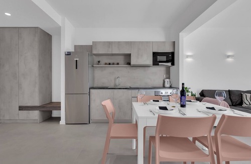 Donja luka Apartment | Beachfront Vacation Apartment in Makarska, 2 Bedrooms, Balcony, Elevator