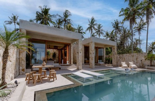 Suraberata House | Beachfront Views Balian LuxVilla