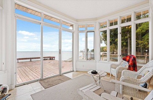 Port Colborne House | Beachfront Villa across Whisky Run Golf, 30 mins to Niagara Falls