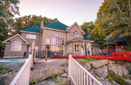 Port Colborne House | Beachfront Villa across Whisky Run Golf, 30 mins to Niagara Falls