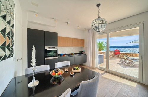 Trogir Villa | Beachfront Villa Deep Blue with Pool I