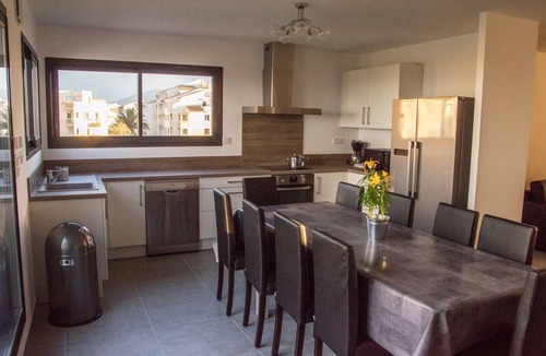 Saint-Cyprien Plage Villa | Beachfront villa, 12 pers. 3 stars, in Saint Cyprien Wi-fi air-conditioning