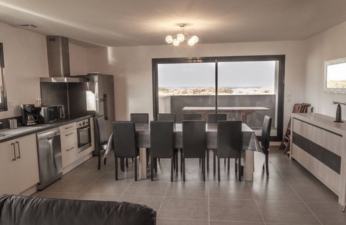Saint-Cyprien Plage Villa | Beachfront villa, 10 pers. 3 stars, in Saint Cyprien Wi-fi air-conditioning