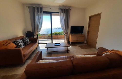 Tizzano Villa | Beachfront villa.