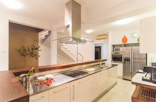 Mirce Villa | Beachfront Villa Gumonca wt heated pool, jacuzzi, seaview terraces & eco gardens