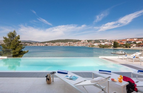 Okrug Gornji Villa | Beachfront Villa Milka with Pool