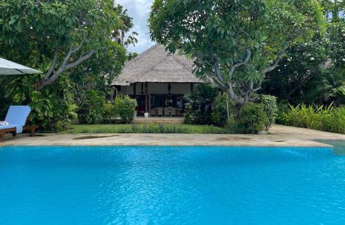 Lokapaksa Villa | Beachfront Villa Mawar with Private Pool and Sunset View