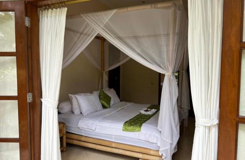 Lokapaksa Villa | Beachfront Villa Mawar with Private Pool and Sunset View