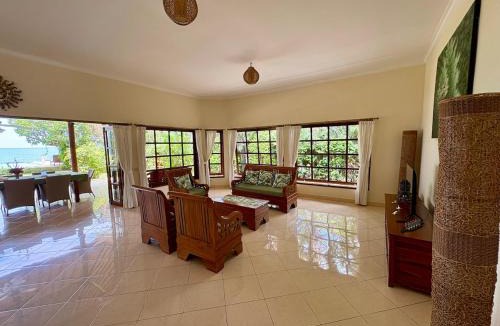 Lokapaksa Villa | Beachfront Villa Mawar with Private Pool and Sunset View