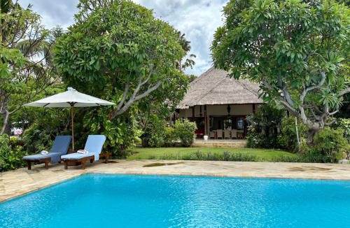 Lokapaksa Villa | Beachfront Villa Mawar with Private Pool and Sunset View