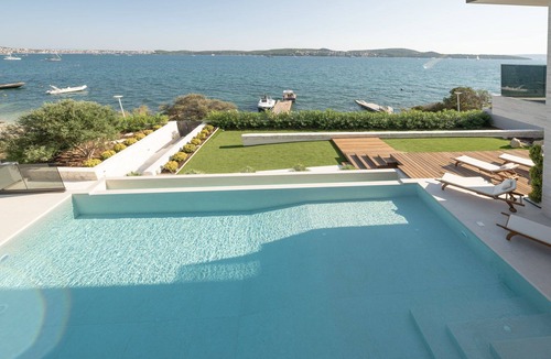 Seget Donji Villa | Beachfront Villa Nautilux with Pool
