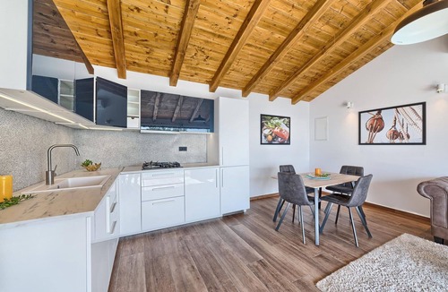 Jezera Villa | Beachfront Villa New Horizons III