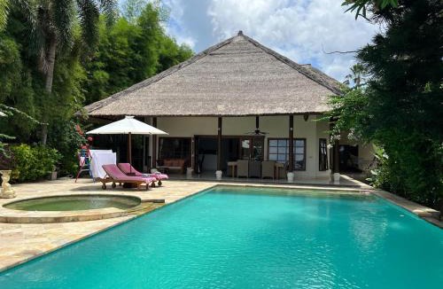 Lokapaksa Villa | Beachfront Villa Nirwana with Private Jacuzzi