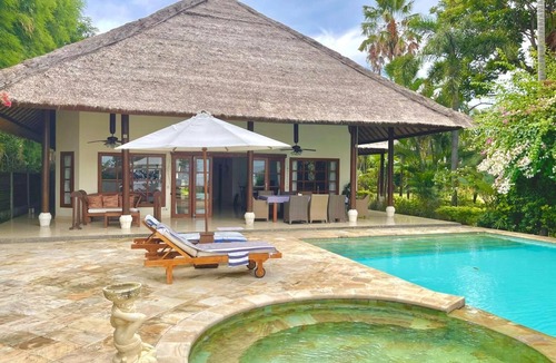 Lokapaksa Villa | Beachfront Villa Nirwana - Private Pool, Jacuzzi, Sunset Views & Friendly Staff!