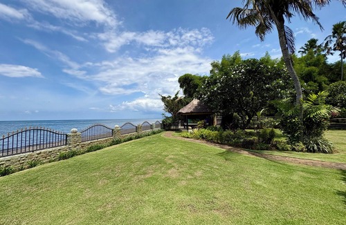 Lokapaksa Villa | Beachfront Villa Nirwana - Private Pool, Jacuzzi, Sunset Views & Friendly Staff!