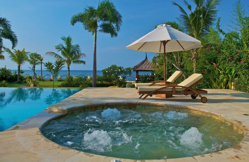 Lokapaksa Villa | Beachfront Villa Nirwana - Private Pool, Jacuzzi, Sunset Views & Friendly Staff!