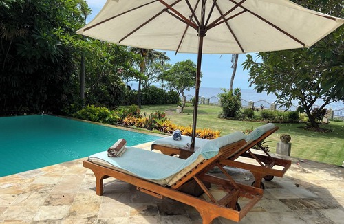 Lokapaksa Villa | Beachfront Villa Nirwana - Private Pool, Jacuzzi, Sunset Views & Friendly Staff!