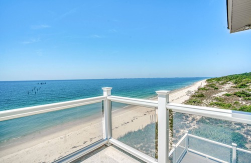 Picketts Harbor Villa | Beachfront Villa - Private Beach with Hot Tub