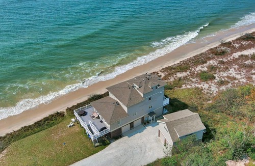 Picketts Harbor Villa | Beachfront Villa - Private Beach with Hot Tub